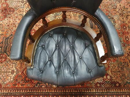 Antieke Chesterfield Captain chair bureaustoel zwart