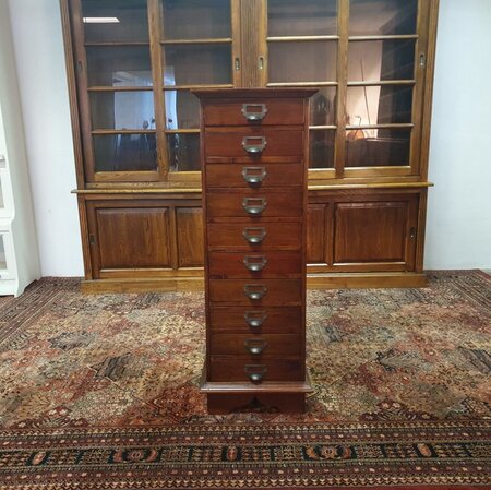 Oude archiefkast