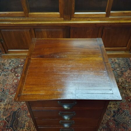 Oude archiefkast