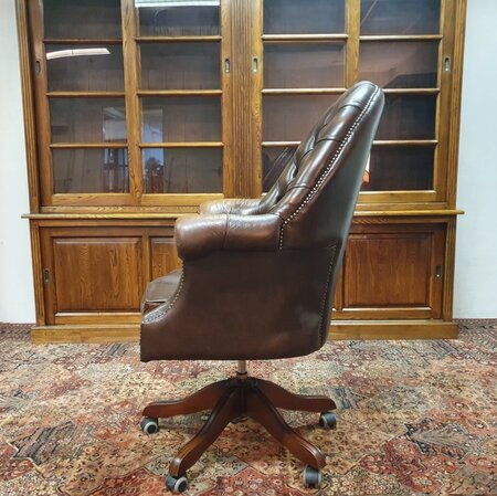 Antieke Chesterfield Director chair bureaustoel Bruin