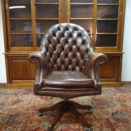 Antieke Chesterfield Director chair bureaustoel Bruin