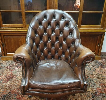 Antieke Chesterfield Director chair bureaustoel Bruin