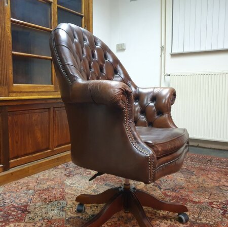 Antieke Chesterfield Director chair bureaustoel Bruin
