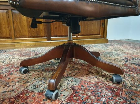 Antieke Chesterfield Director chair bureaustoel Bruin