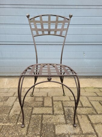 Klassieke smeedijzeren tuinstoelen