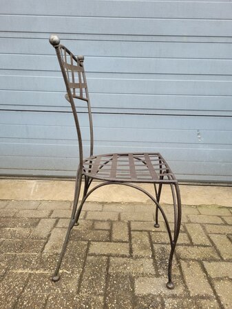 Klassieke smeedijzeren tuinstoelen