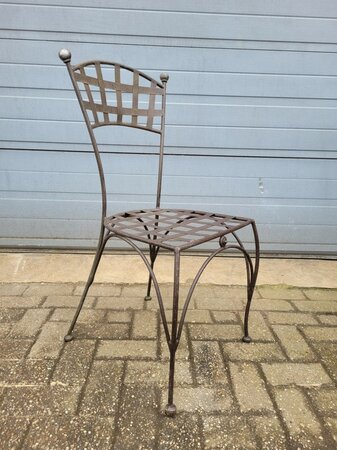Klassieke smeedijzeren tuinstoelen
