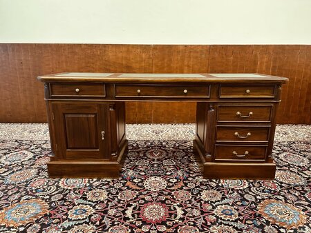 Klassiek ondiep mahonie bureau