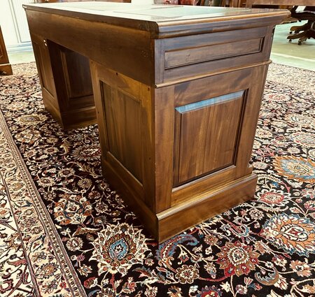 Klassiek ondiep mahonie bureau