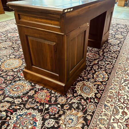 Klassiek ondiep mahonie bureau
