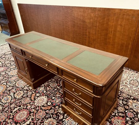Klassiek ondiep mahonie bureau