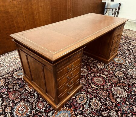 Antiek eiken bureau met lederen blad #1