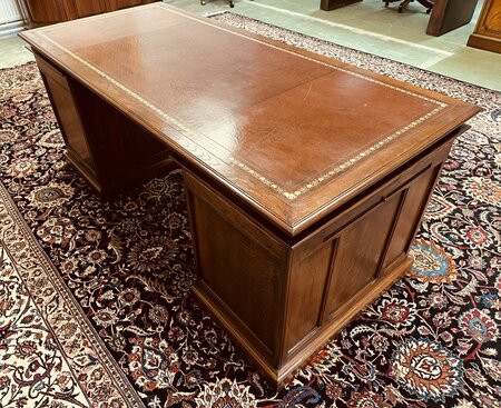 Antiek eiken bureau met lederen blad #1
