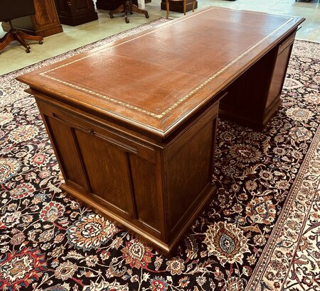Antiek eiken bureau met lederen blad #1