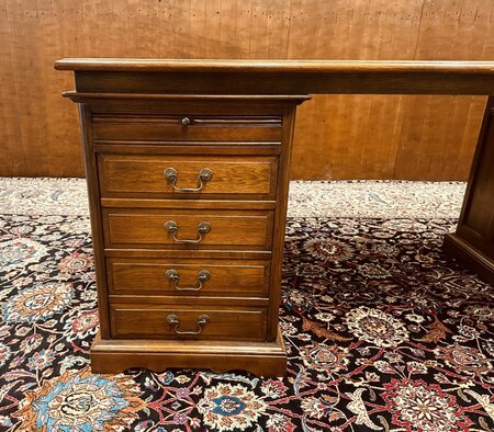 Antiek eiken bureau met lederen blad #1