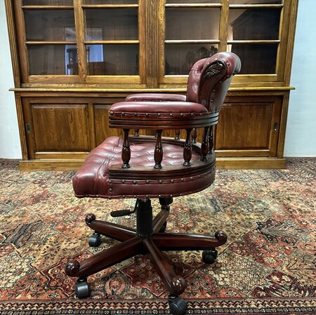 Klassieke Chesterfield Captain chair bureaustoel Bordeaux rood