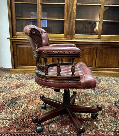 Klassieke Chesterfield Captain chair bureaustoel Bordeaux rood