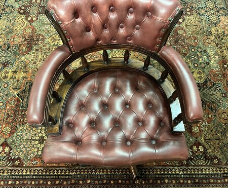 Klassieke Chesterfield Captain chair bureaustoel Bordeaux rood