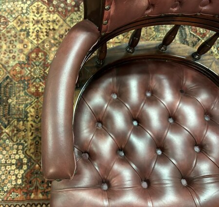 Klassieke Chesterfield Captain chair bureaustoel Bordeaux rood