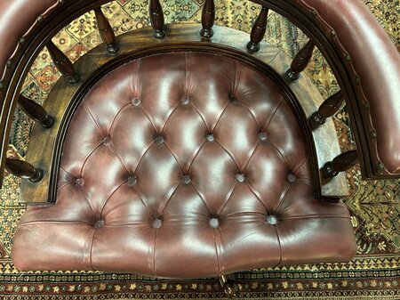 Klassieke Chesterfield Captain chair bureaustoel Bordeaux rood