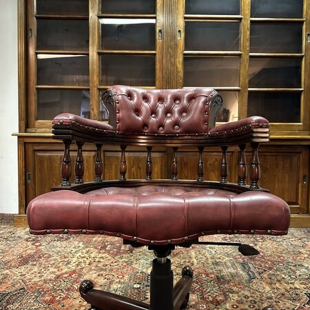 Klassieke Chesterfield Captain chair bureaustoel Bordeaux rood
