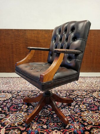 Klassieke Chesterfield Gainsborough bureaustoel Oxblood