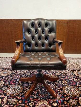 Klassieke Chesterfield Gainsborough bureaustoel Oxblood