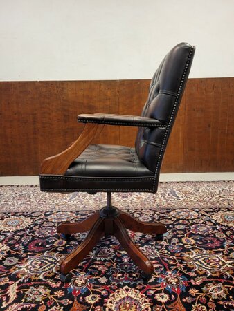 Klassieke Chesterfield Gainsborough bureaustoel Oxblood