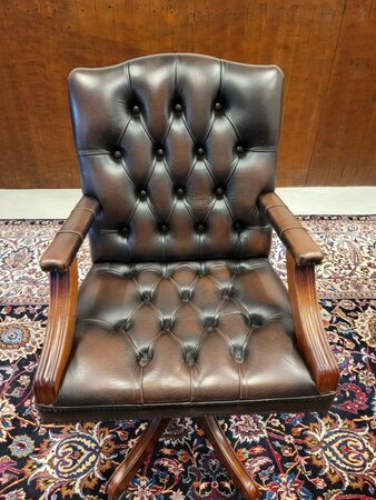 Klassieke Chesterfield Gainsborough bureaustoel Oxblood