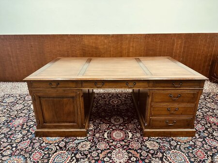 Groot klassiek Eichholtz bureau #2