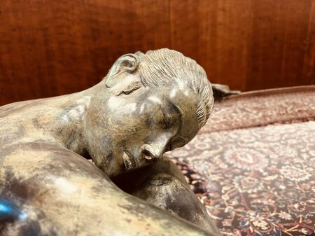 Kleine glazen tafel met bronzen vrouw