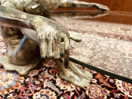 Kleine glazen tafel met bronzen vrouw