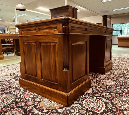 Klassiek mahonie bureau met bureaustoel