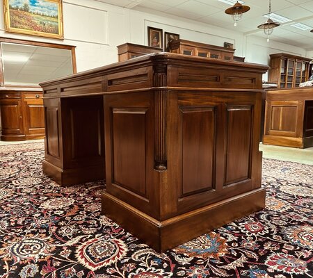 Klassiek mahonie bureau met bureaustoel