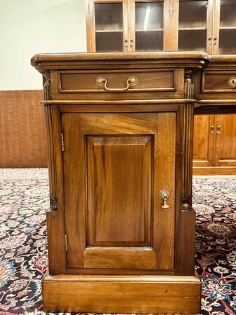 Klassiek mahonie bureau met bureaustoel