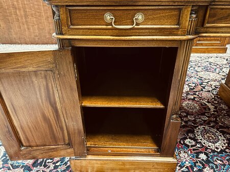 Klassiek mahonie bureau met bureaustoel