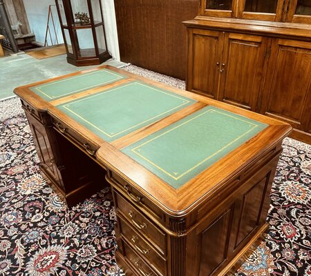 Klassiek mahonie bureau met bureaustoel