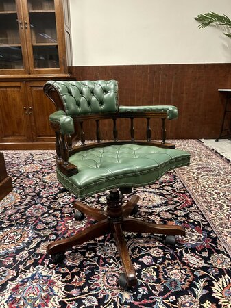Klassiek mahonie bureau met bureaustoel