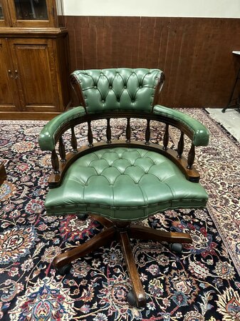 Klassiek mahonie bureau met bureaustoel