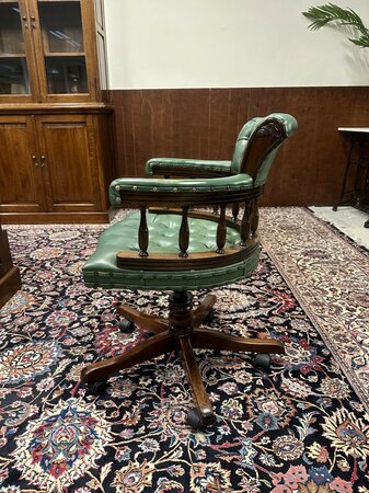 Klassiek mahonie bureau met bureaustoel