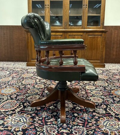 Antieke Chesterfield Captain chair bureaustoel groen