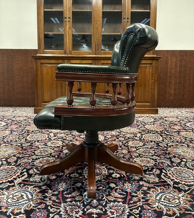 Antieke Chesterfield Captain chair bureaustoel groen
