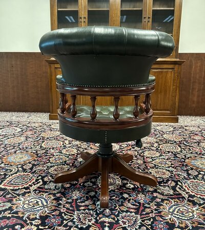 Antieke Chesterfield Captain chair bureaustoel groen