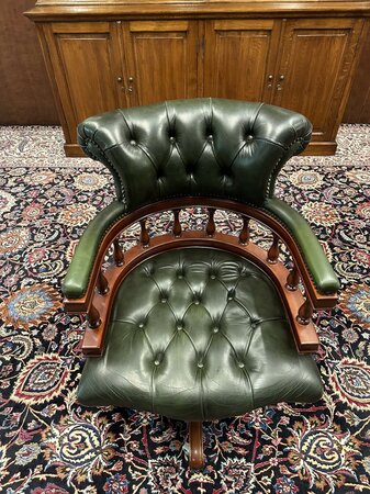 Antieke Chesterfield Captain chair bureaustoel groen