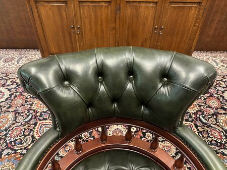 Antieke Chesterfield Captain chair bureaustoel groen