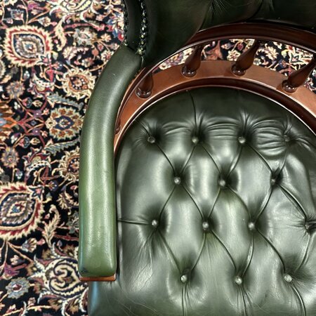 Antieke Chesterfield Captain chair bureaustoel groen