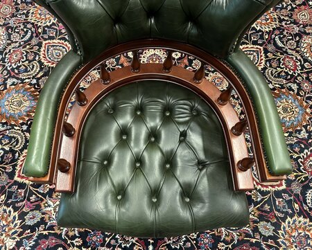 Antieke Chesterfield Captain chair bureaustoel groen