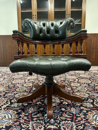 Antieke Chesterfield Captain chair bureaustoel groen