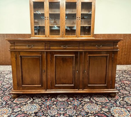 Klassiek dressoir met inlegwerk