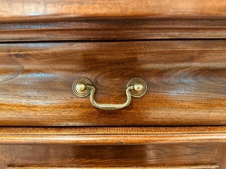 Klassiek dressoir met inlegwerk